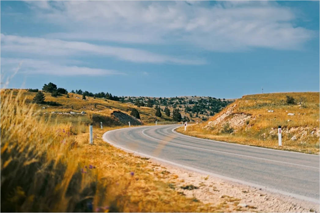 Detail Road Trip Car On Empty Highway Landscape Number 10