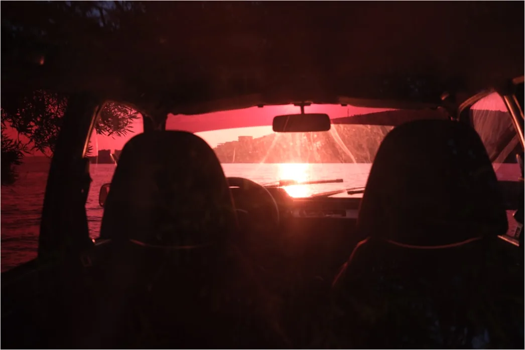 Detail Road Trip Couple Driving Convertible Sunset Number 13