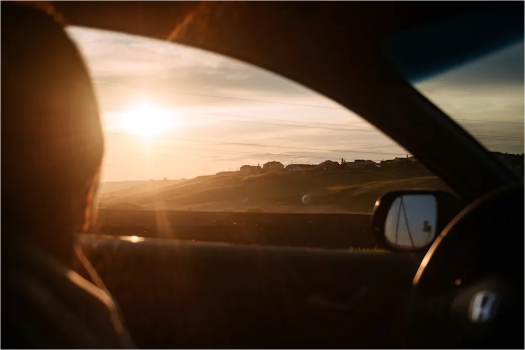 Detail Road Trip Couple Driving Convertible Sunset Number 15