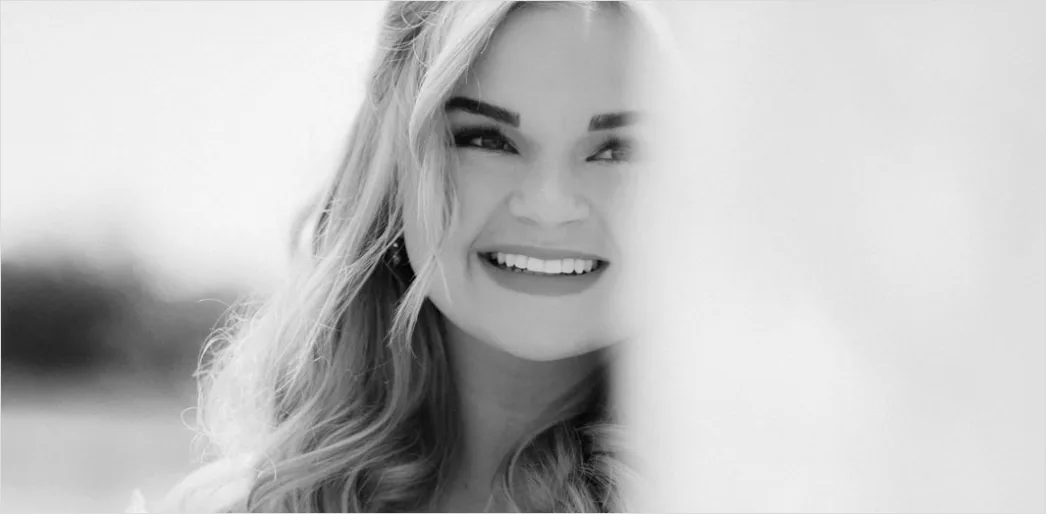 Detail Senior Portrait Candid Laughing Genuine Emotion Number 15