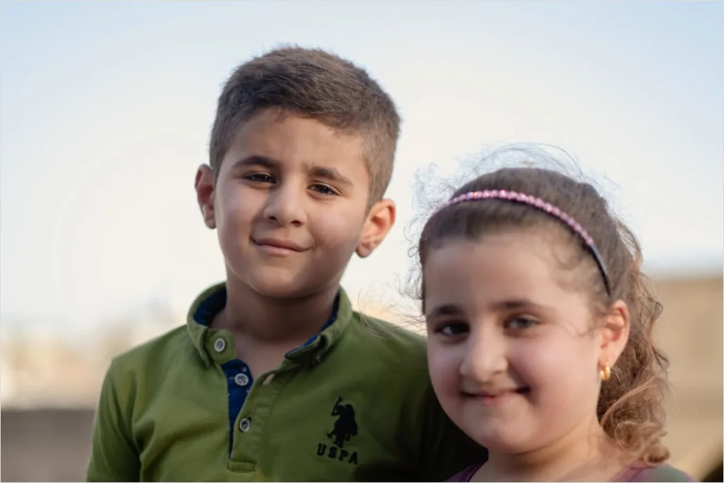 Detail Siblings Portrait Playing Together Outdoor Candid Number 13
