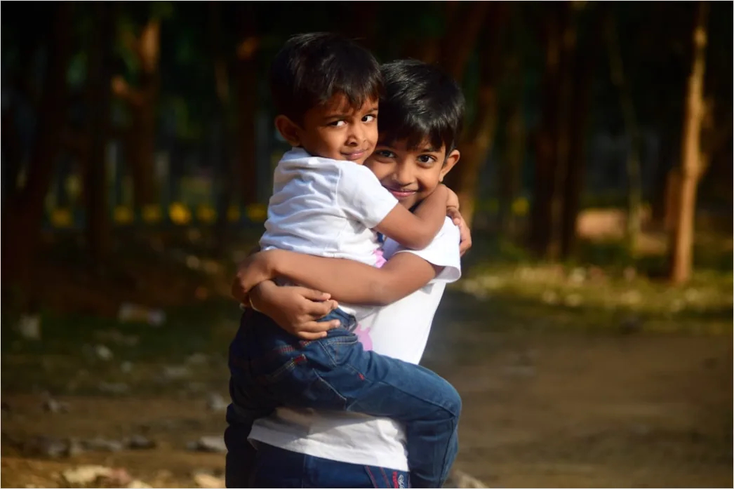 Detail Siblings Portrait Playing Together Outdoor Candid Number 8