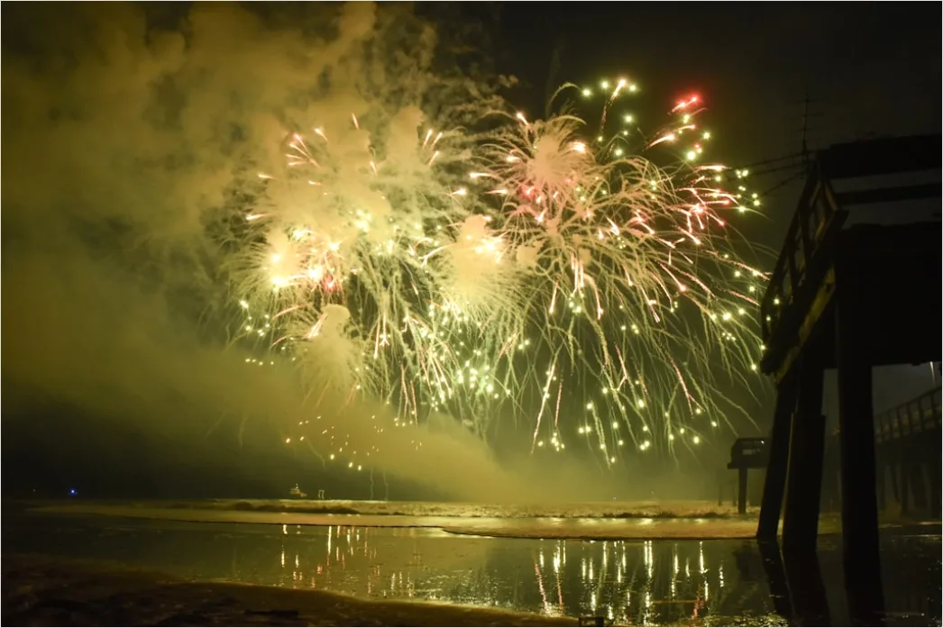 Detail Silvester Feuerwerk Reflexion Wasser Nacht Number 16