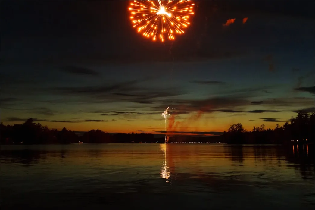 Detail Silvester Feuerwerk Reflexion Wasser Nacht Number 6