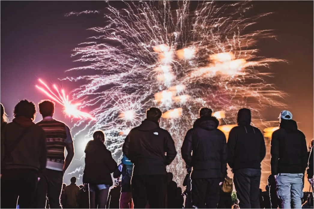 Silvester Outdoor Feuerwerk Menschenmenge Ad0d