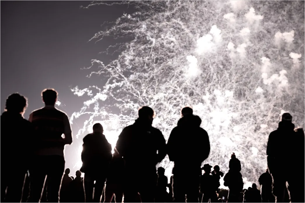 Detail Silvester Outdoor Feuerwerk Menschenmenge Number 18