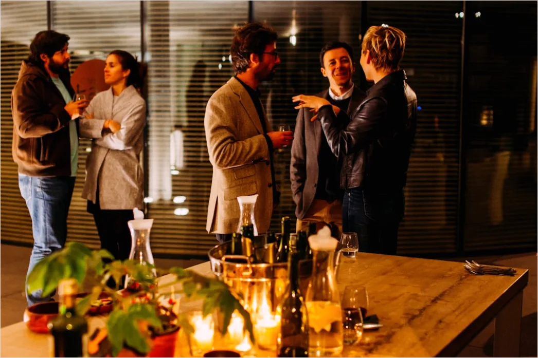 Silvester Party Indoor Gaeste Feiern Tanzen Ab74