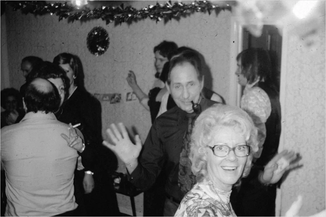 Detail Silvester Party Indoor Gäste Feiern Tanzen Number 17