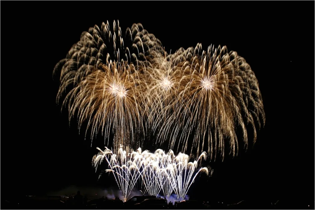 Silvester Raketen Feuerwerk Nachthimmel 970c