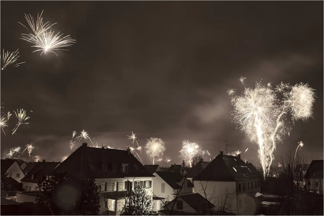 Detail Silvester Raketen Feuerwerk Nachthimmel Number 2