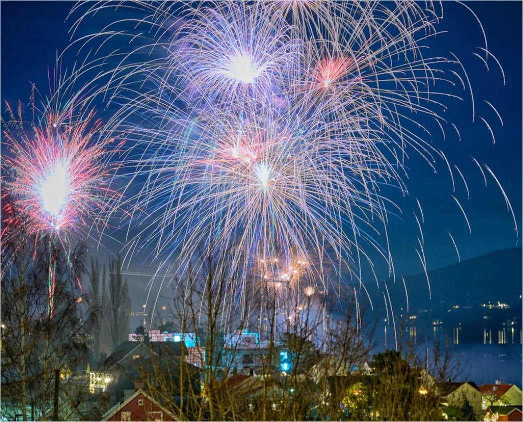 Detail Silvester Raketen Feuerwerk Nachthimmel Number 11