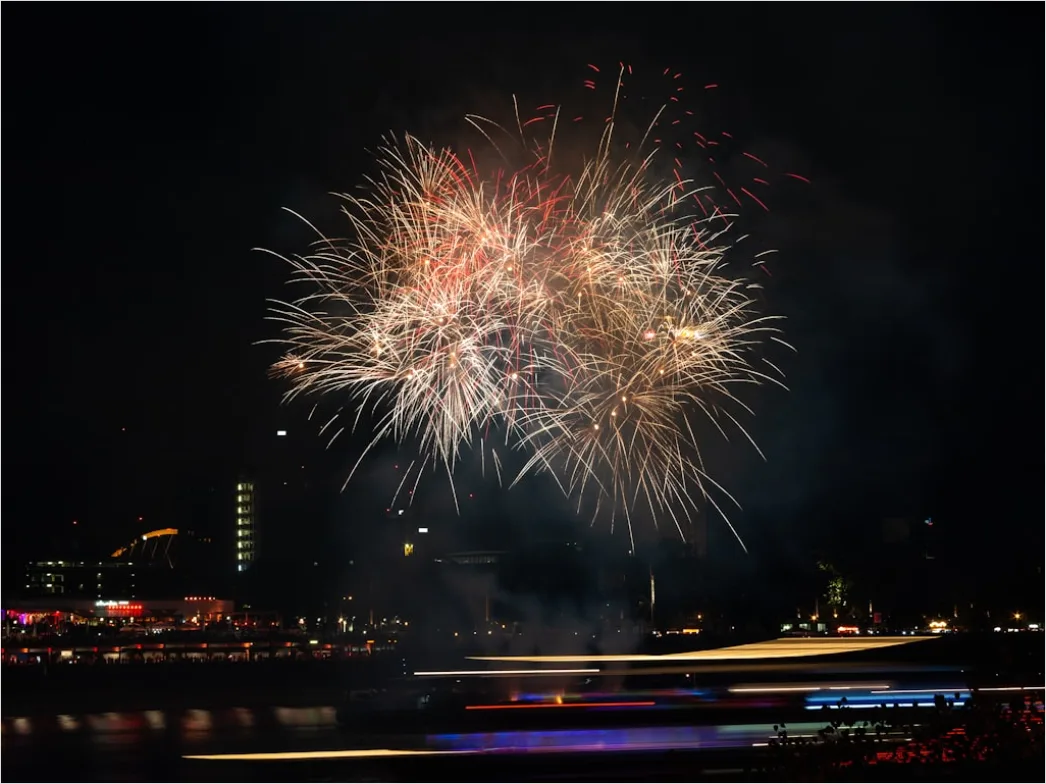 Detail Silvester Raketen Feuerwerk Nachthimmel Number 17