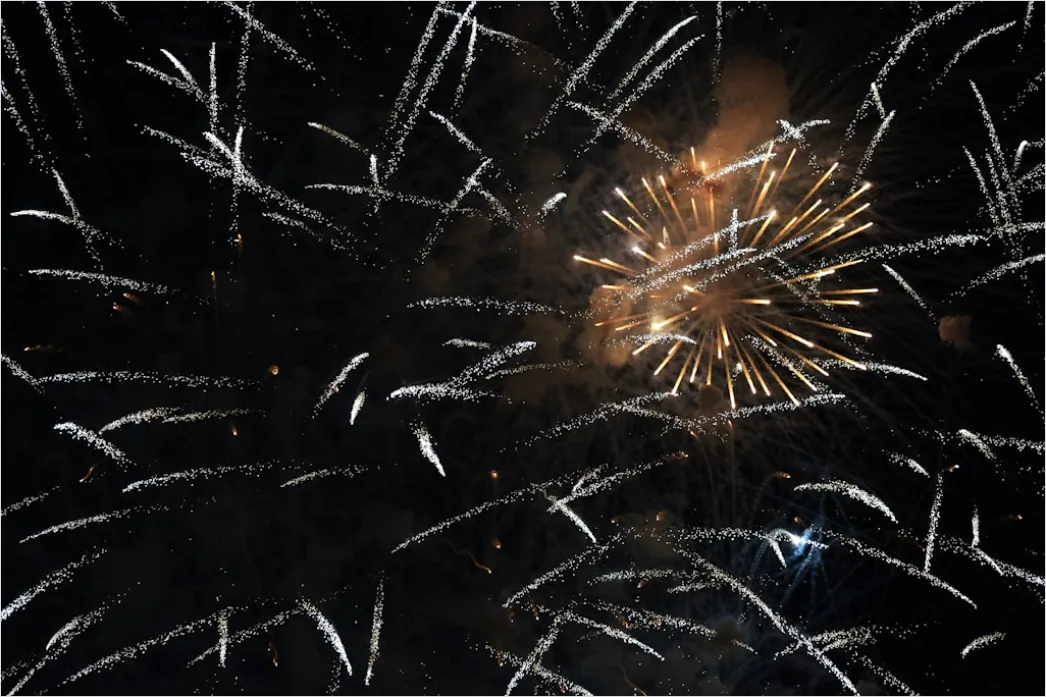 Detail Silvester Raketen Feuerwerk Nachthimmel Number 18