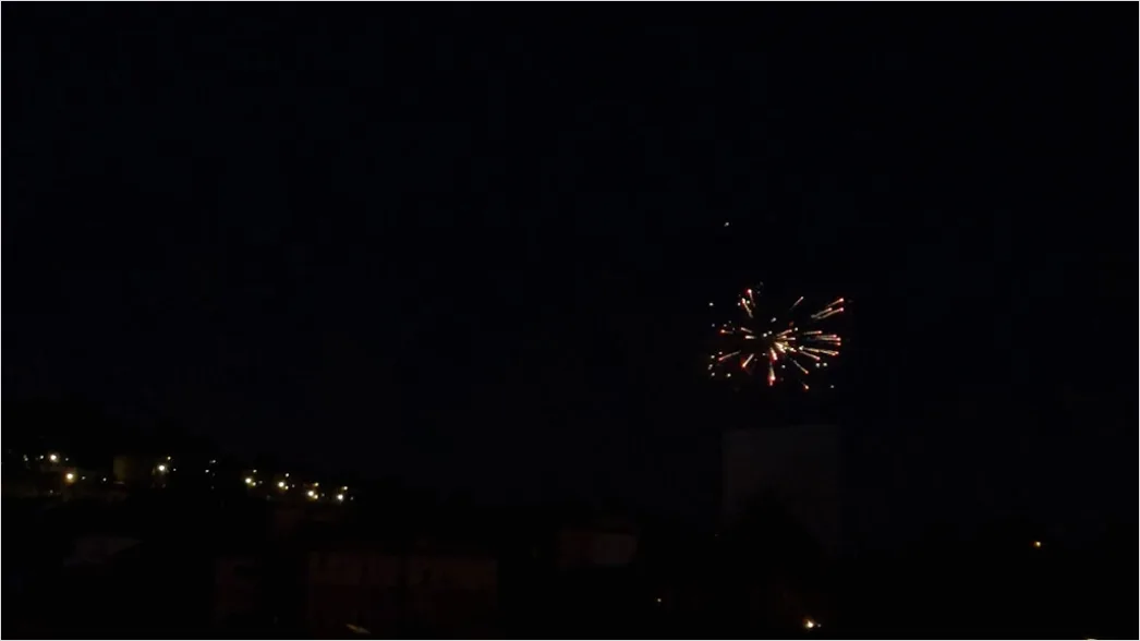 Detail Silvester Raketen Feuerwerk Nachthimmel Number 20
