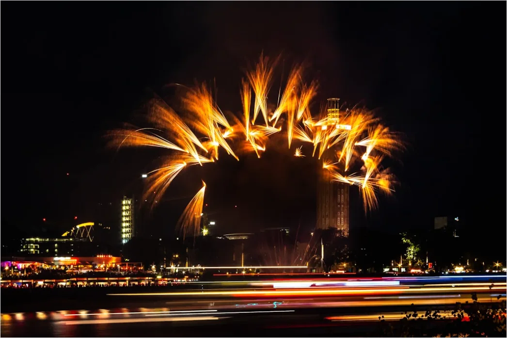 Detail Silvester Raketen Feuerwerk Nachthimmel Number 6