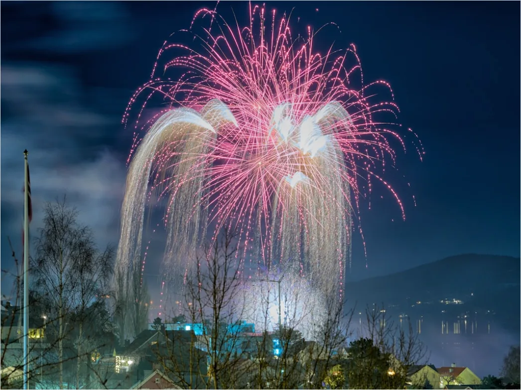 Detail Silvester Raketen Feuerwerk Nachthimmel Number 7