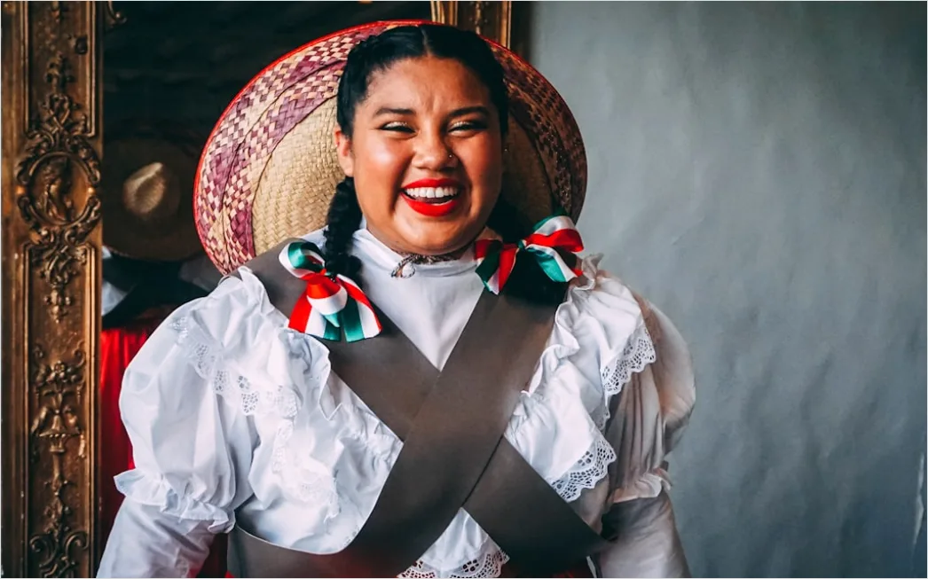 Traditional Mexican Dress Woman Portrait Colorful D5e8