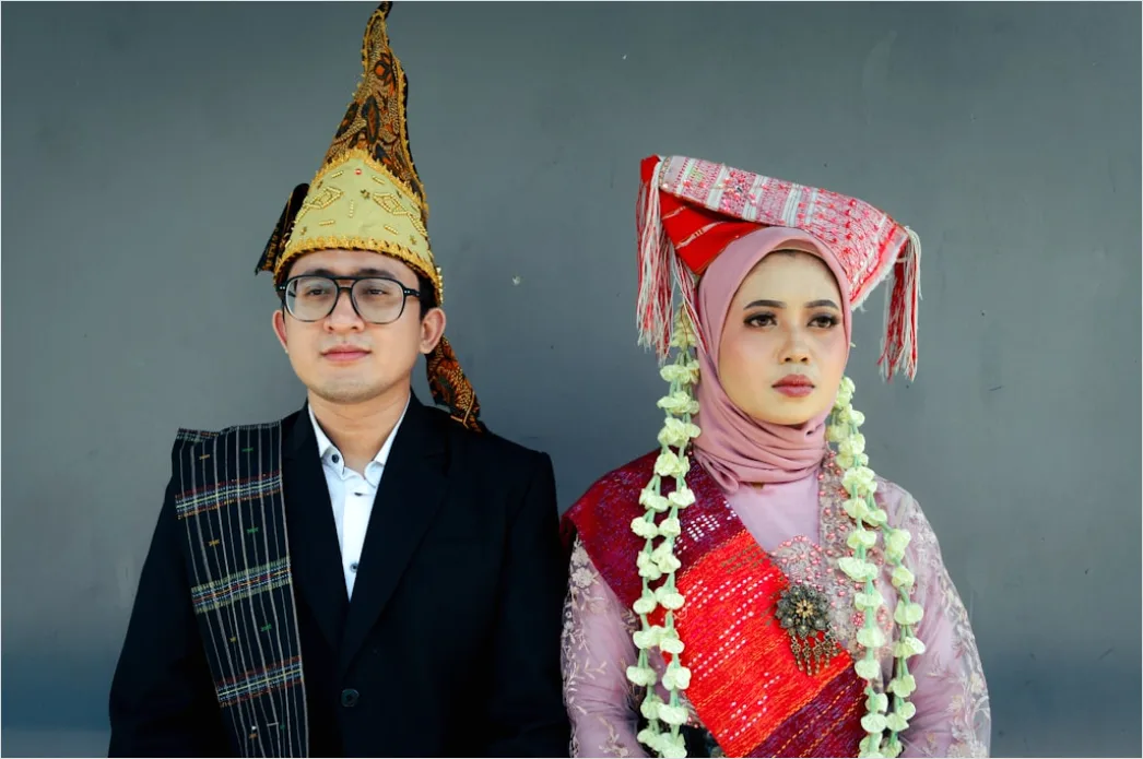 Detail Traditional Wedding Attire Portrait Couple Close Up Number 4
