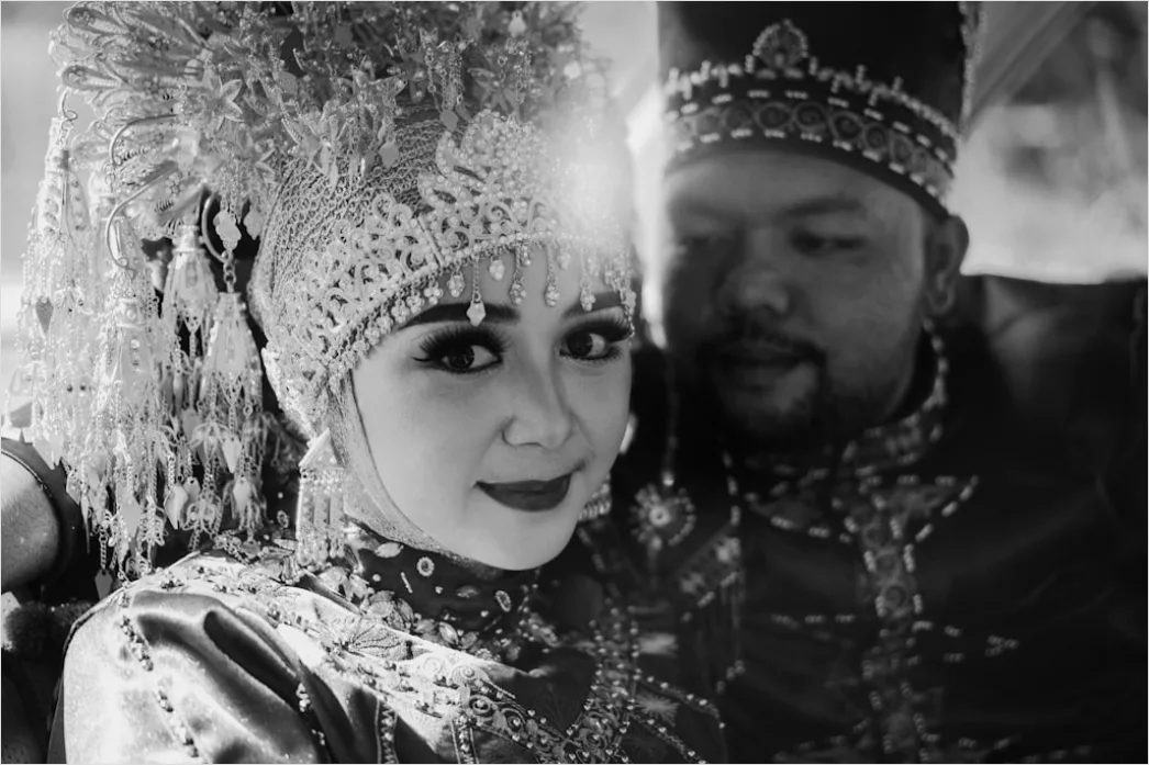 Detail Traditional Wedding Attire Portrait Couple Close Up Number 5