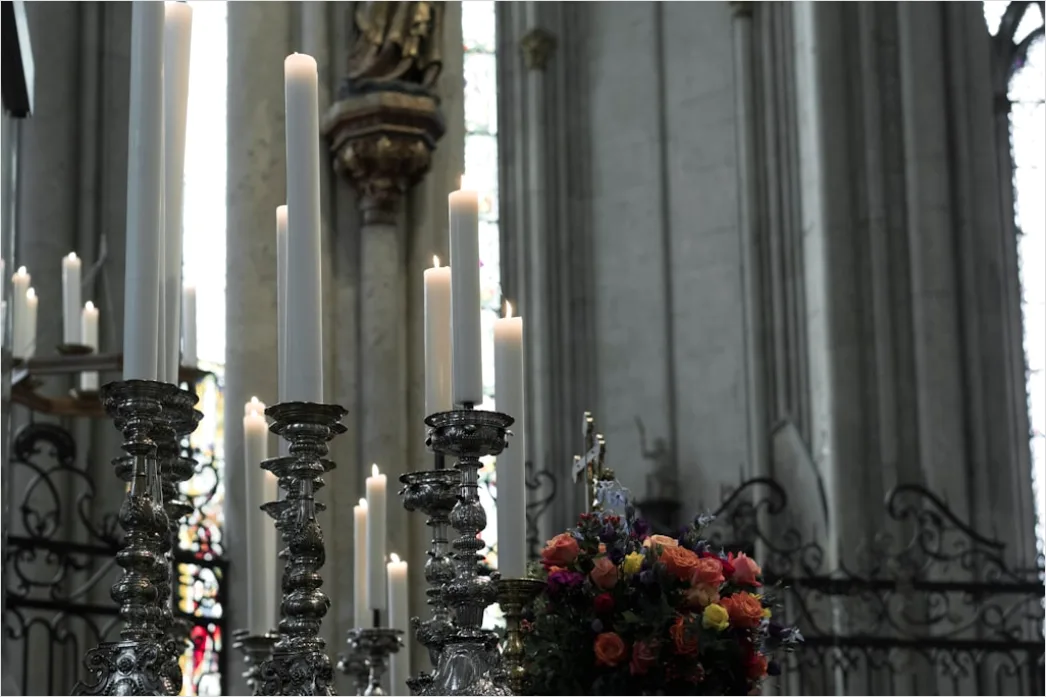 Detail Trauung Kirchlich Altar Dekoration Blumen Number 8