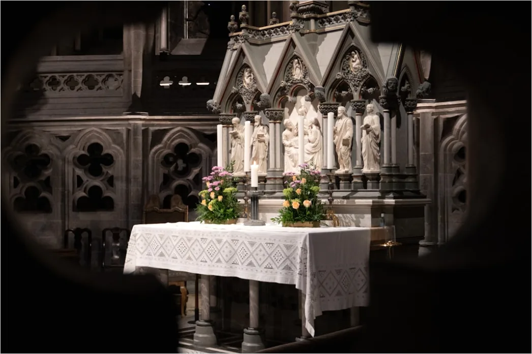 Detail Trauung Kirchlich Altar Dekoration Blumen Number 10