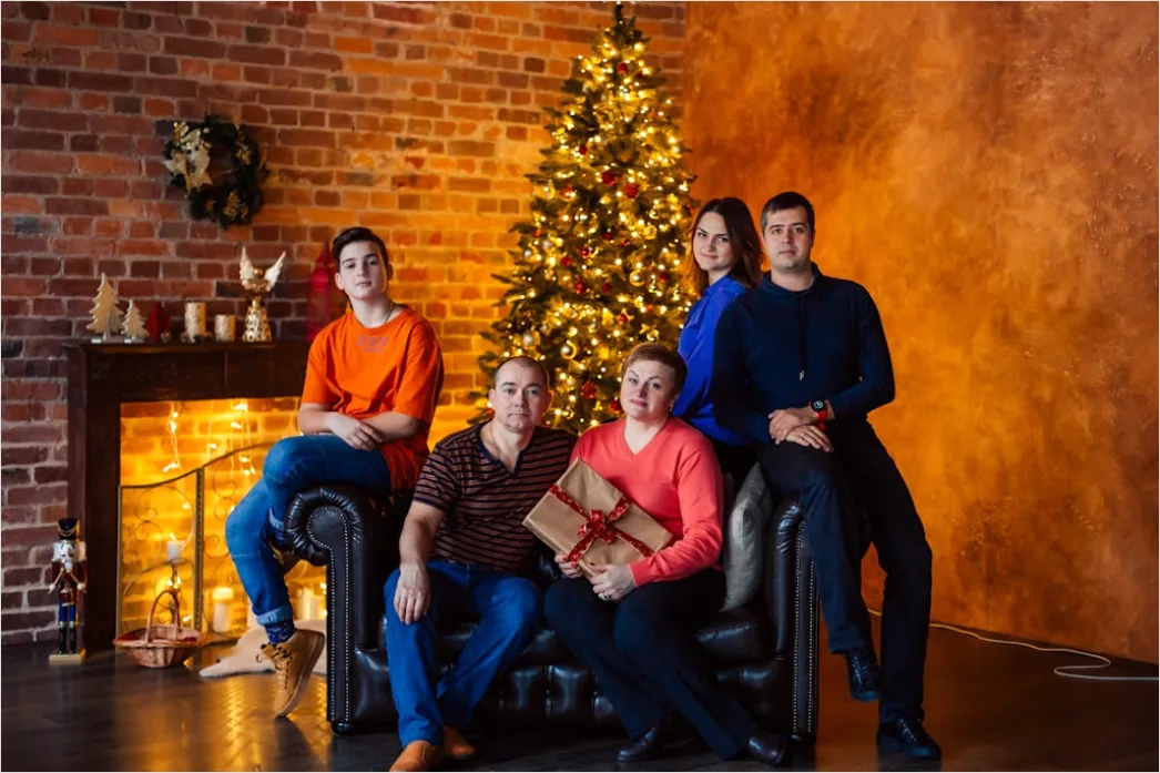 Weihnachten Familie Portrait Wohnzimmer Kamin 85f6