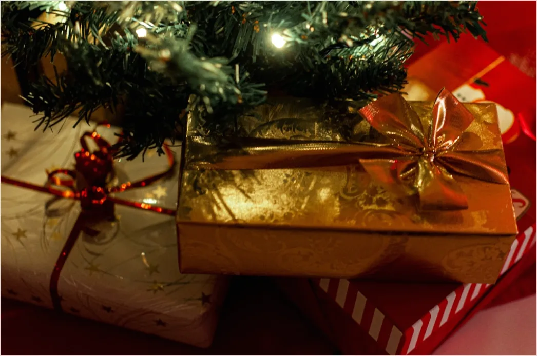 Detail Weihnachten Geschenke Unter Baum Nahaufnahme Number 3