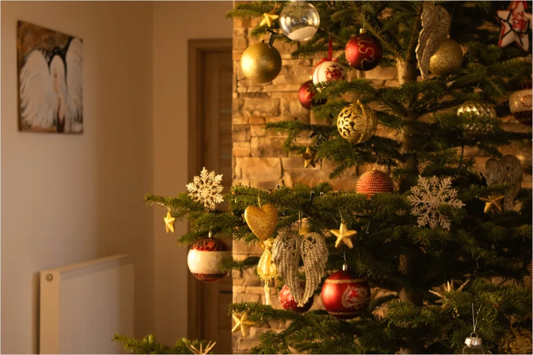 Detail Weihnachtsbaum Schmücken Familie Moment Gemütlich Number 13