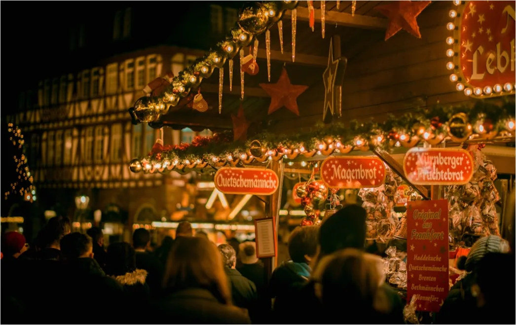 Detail Weihnachtsmarkt Abend Lichter Stimmungsvoll Besucher Number 2