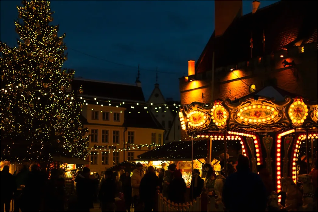Detail Weihnachtsmarkt Abend Lichter Stimmungsvoll Besucher Number 11