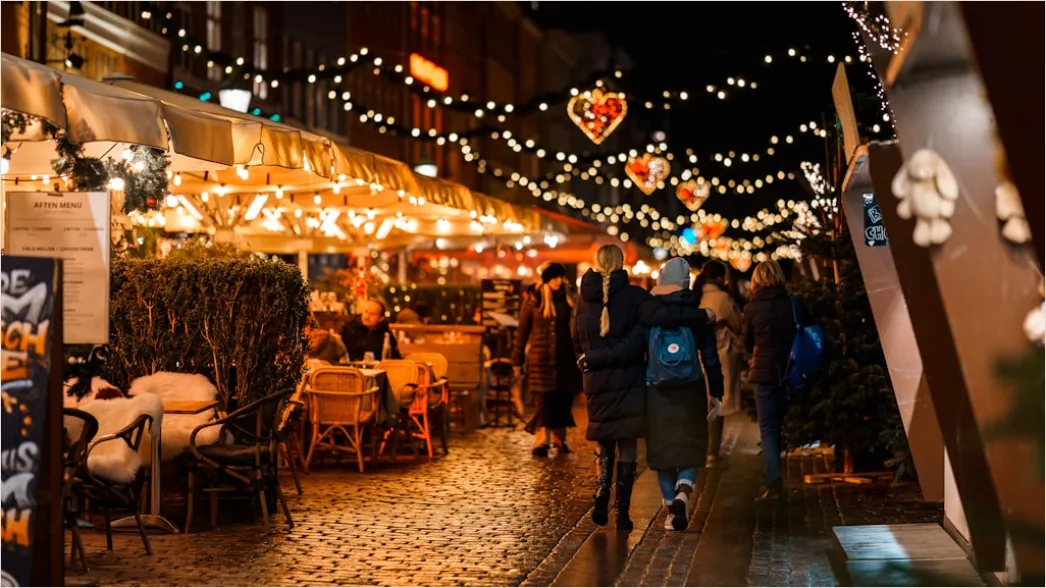Detail Weihnachtsmarkt Abend Lichter Stimmungsvoll Besucher Number 12