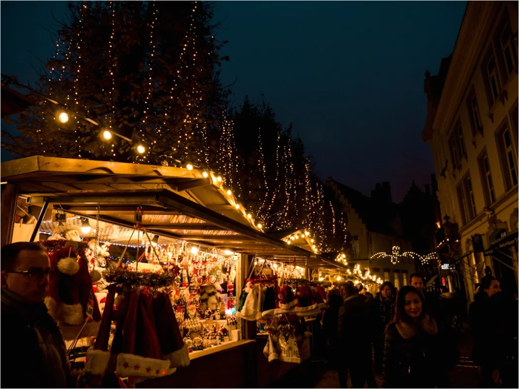 Detail Weihnachtsmarkt Abend Lichter Stimmungsvoll Besucher Number 13