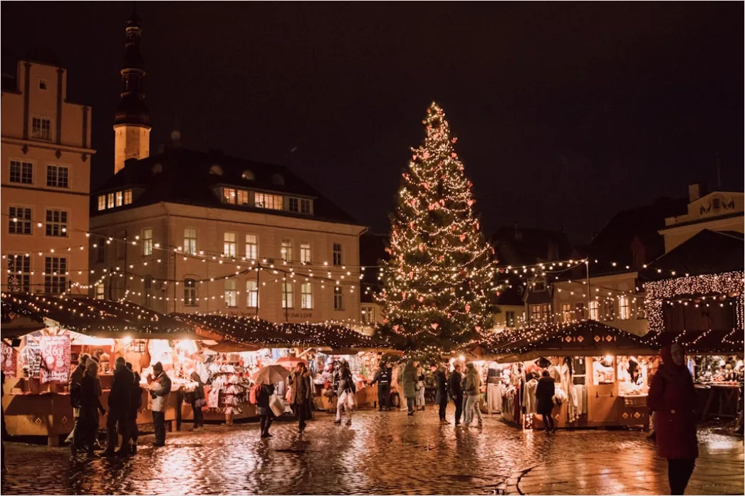 Detail Weihnachtsmarkt Abend Lichter Stimmungsvoll Besucher Number 20