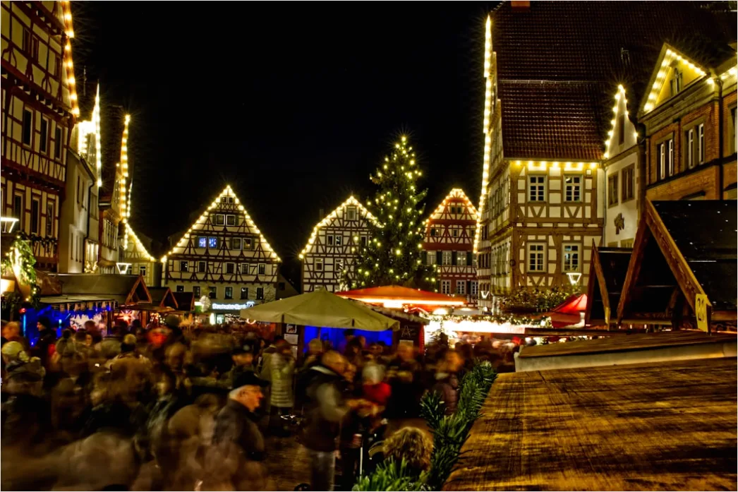 Detail Weihnachtsmarkt Abend Lichter Stimmungsvoll Besucher Number 7