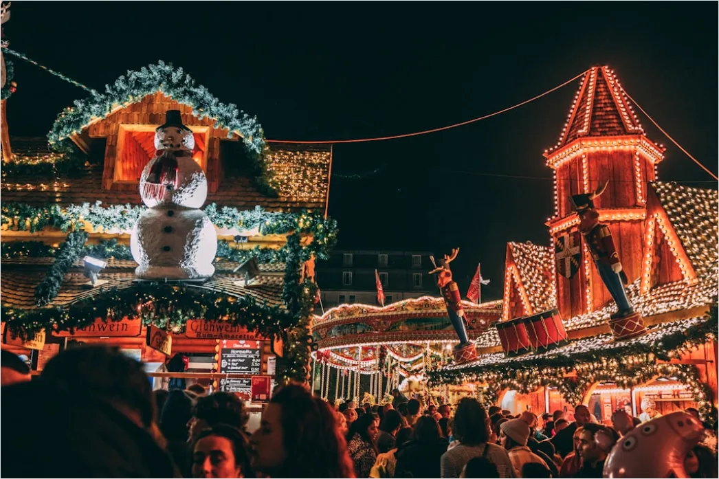 Detail Weihnachtsmarkt Abend Lichter Stimmungsvoll Besucher Number 8