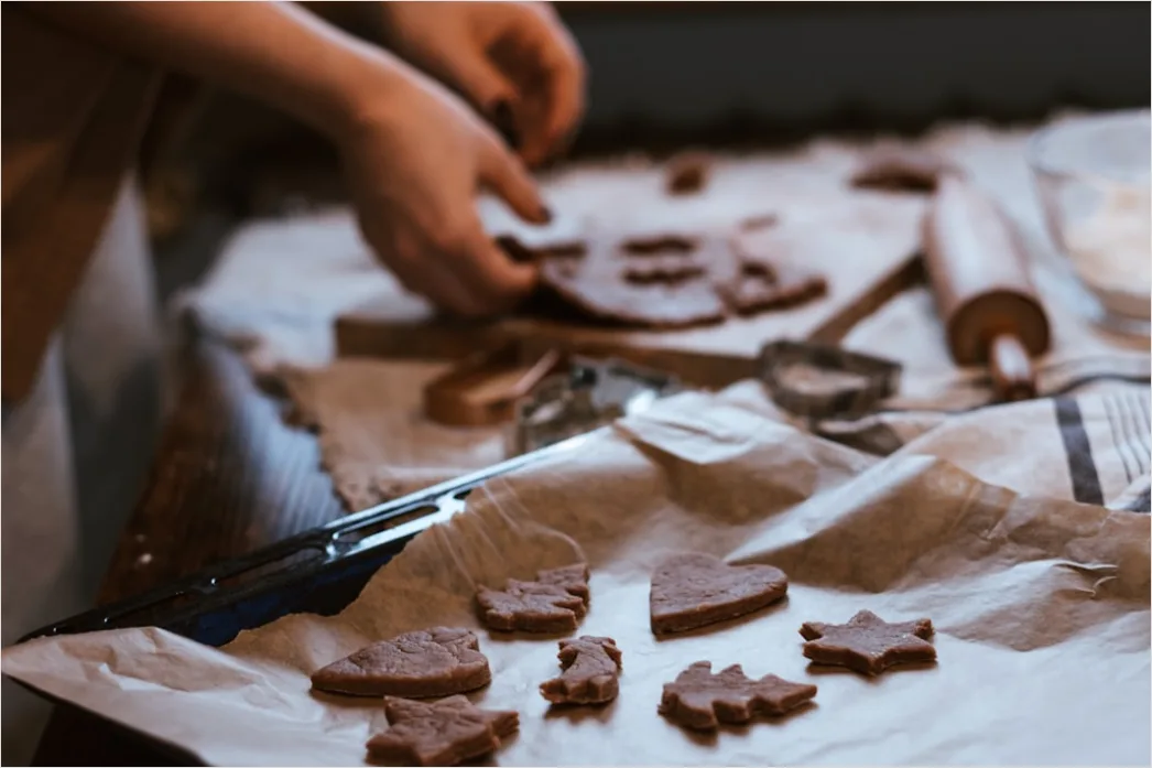 Weihnachtsplaetzchen Backen Kind Kueche Moment 46ce