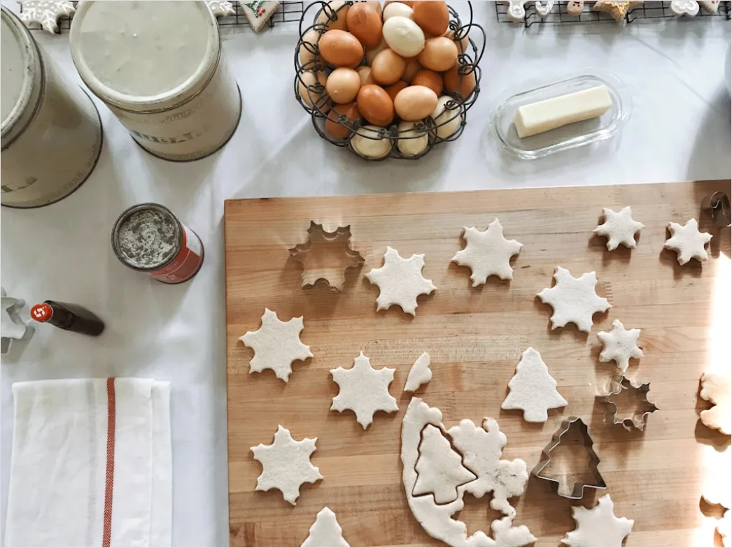 Detail Weihnachtsplätzchen Backen Kind Küche Moment Number 12
