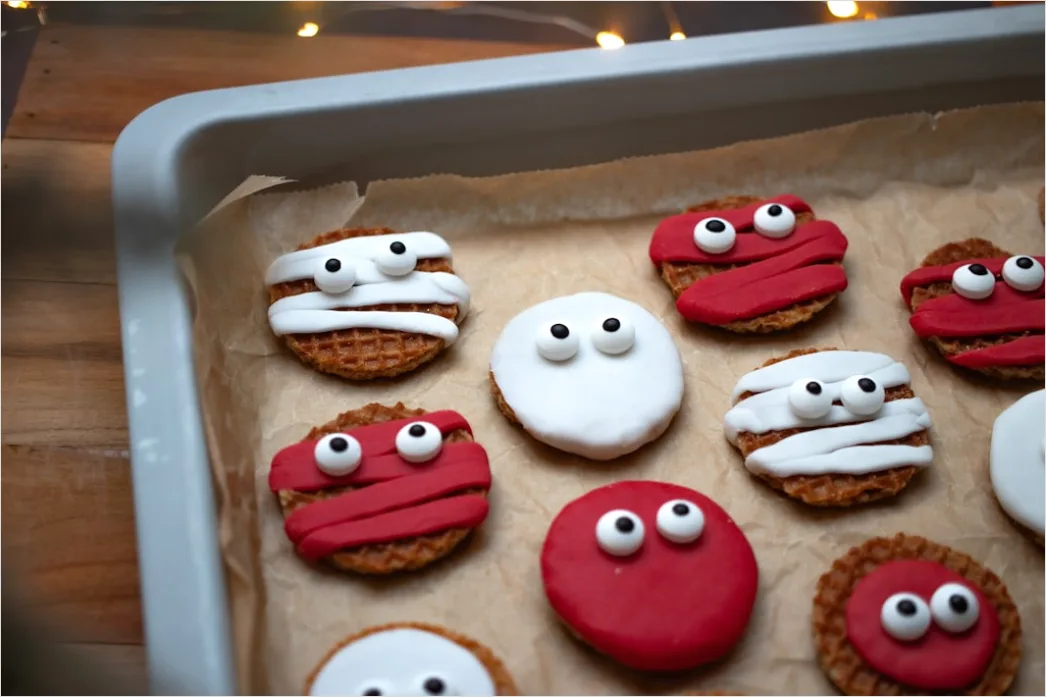 Detail Weihnachtsplätzchen Backen Kind Küche Moment Number 13
