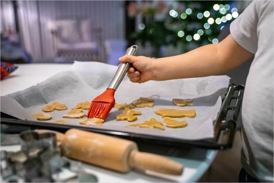 Detail Weihnachtsplätzchen Backen Kind Küche Moment Number 8
