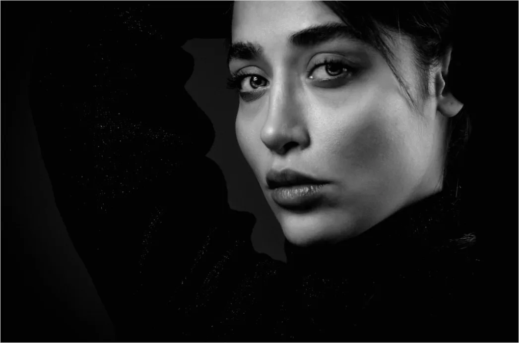 Detail Woman Portrait Black And White Dramatic Lighting Number 13