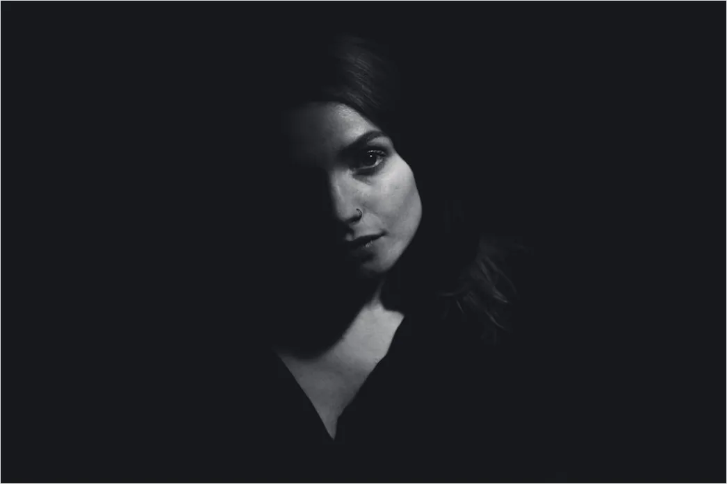 Detail Woman Portrait Black And White Dramatic Lighting Number 15