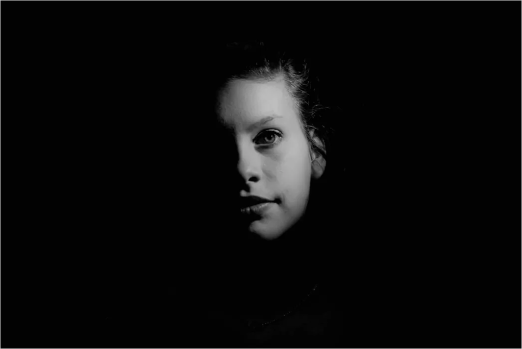Detail Woman Portrait Black And White Dramatic Lighting Number 18