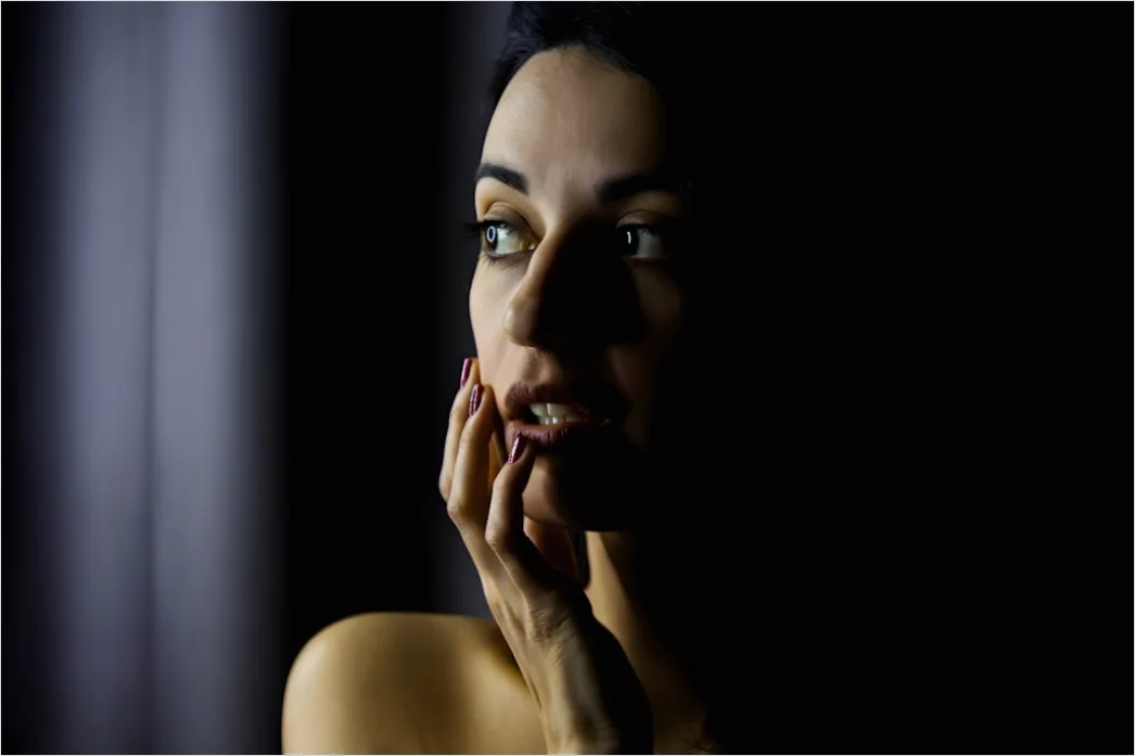 Detail Woman Portrait Black And White Dramatic Lighting Number 5