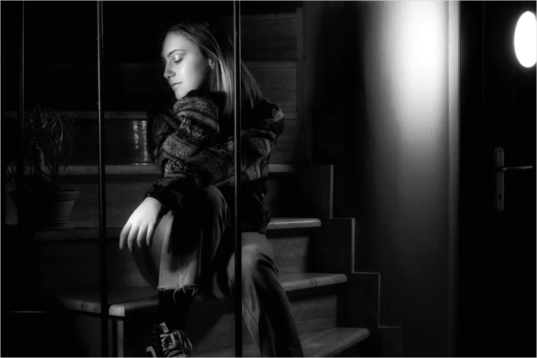 Detail Woman Portrait Black And White Dramatic Lighting Number 7