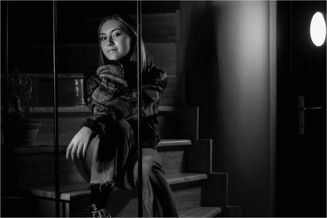 Detail Woman Portrait Black And White Dramatic Lighting Number 8