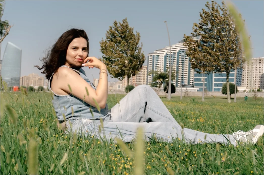 Detail Young Woman Portrait Casual Natural Outdoor Light Number 16
