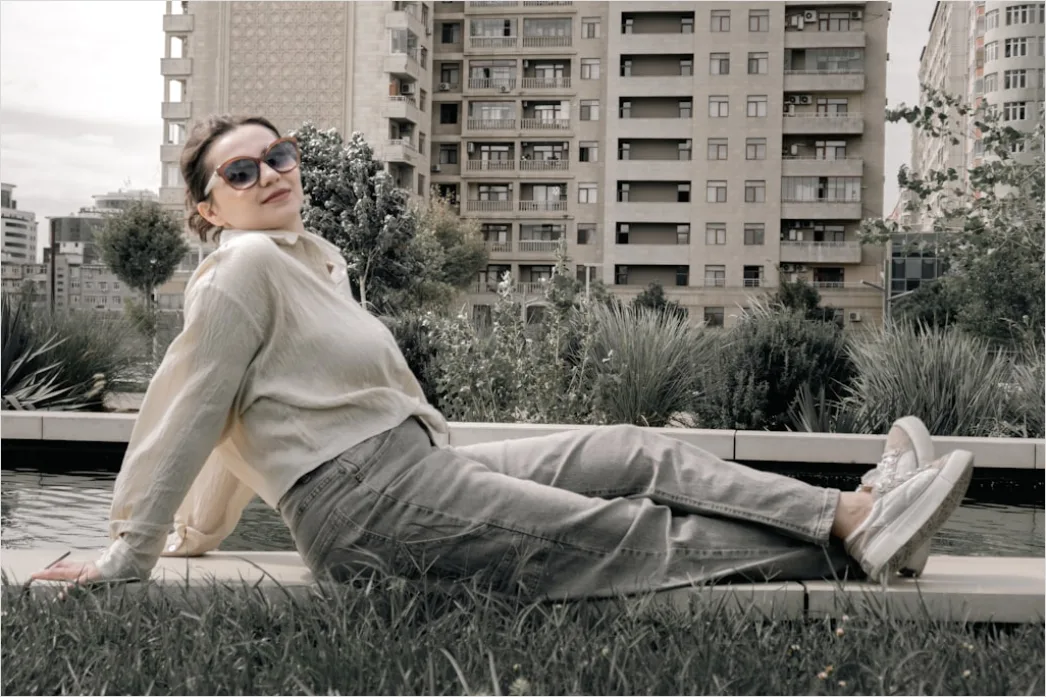 Detail Young Woman Portrait Casual Natural Outdoor Light Number 10