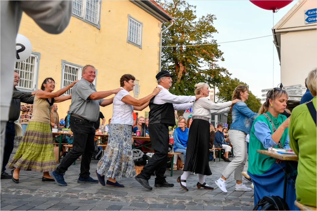 Detail Abschlussfeier Sekt Anstoßen Gruppe Number 16