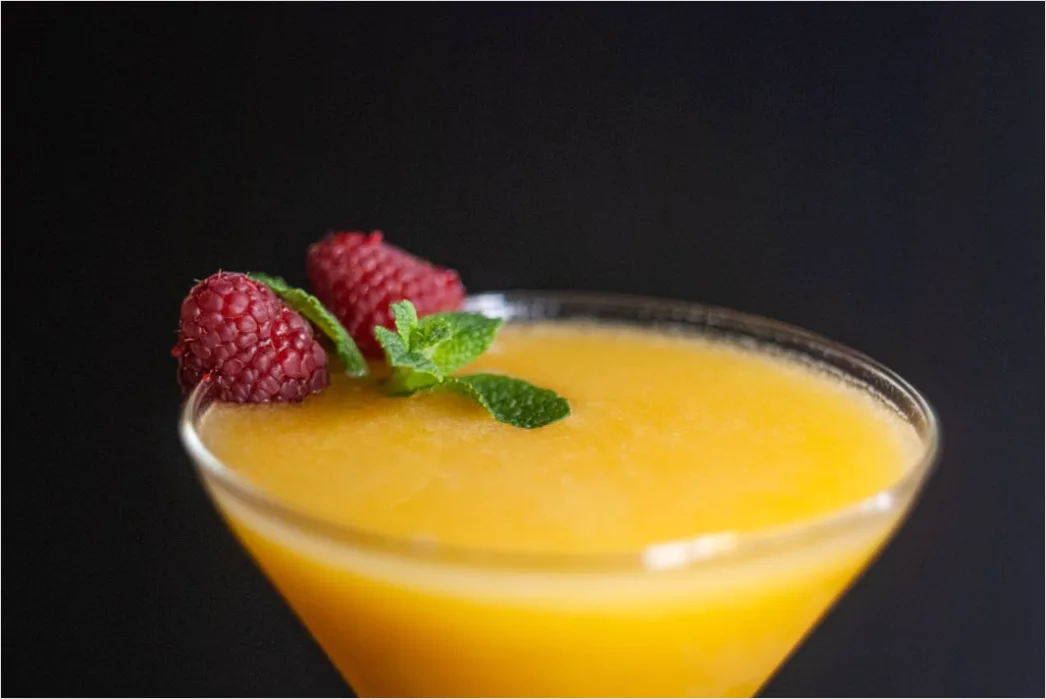 Ananas Mango Smoothie Glas Nahaufnahme D546