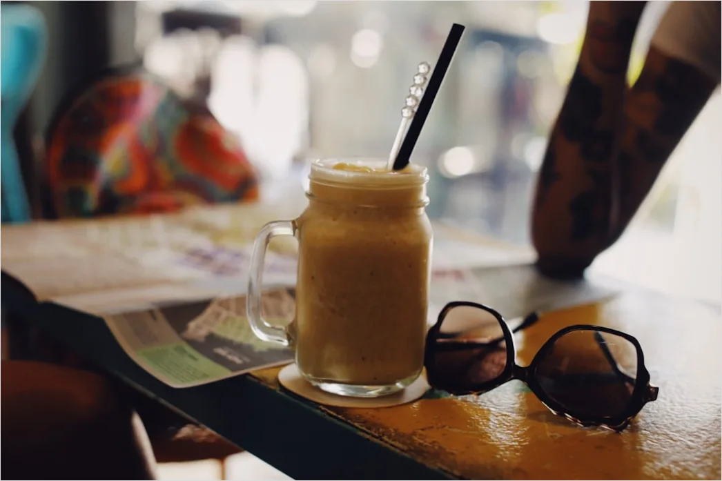 Detail Ananas Mango Smoothie Glas Nahaufnahme Number 13